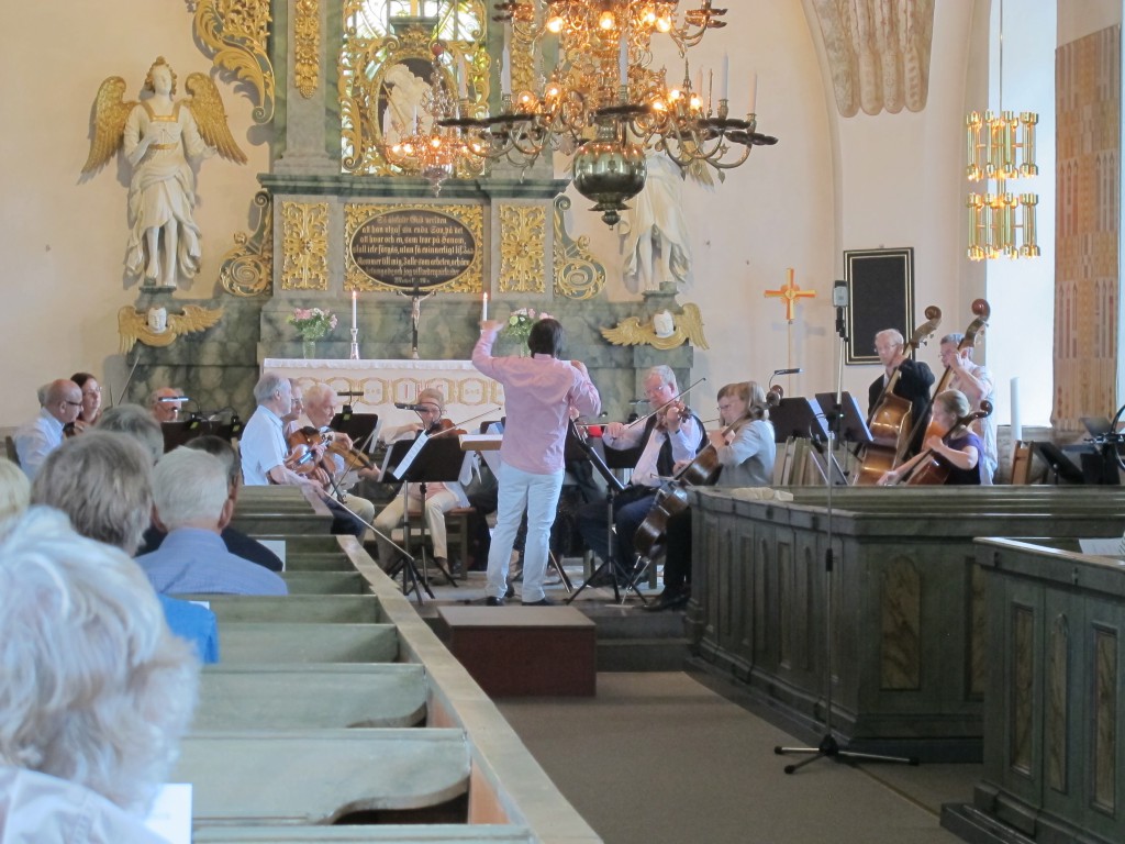 Orkestern på plats (foto: Sten-Anders Smeds).